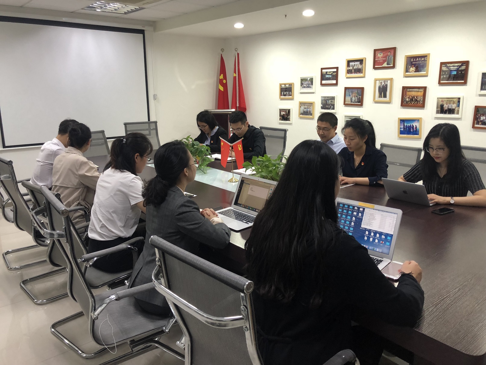 三道所党支部开展“传承五四精神强党性•凝聚共建力量促发展”党员固定主题党日活动