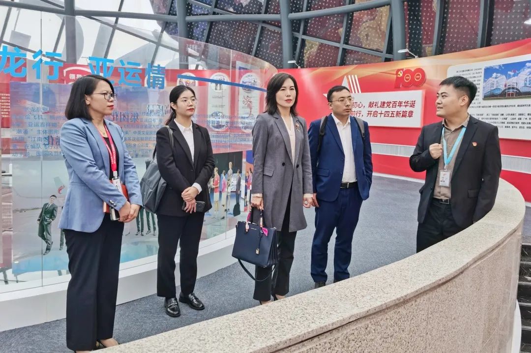 三道律师前往长龙航空进行工会法律服务