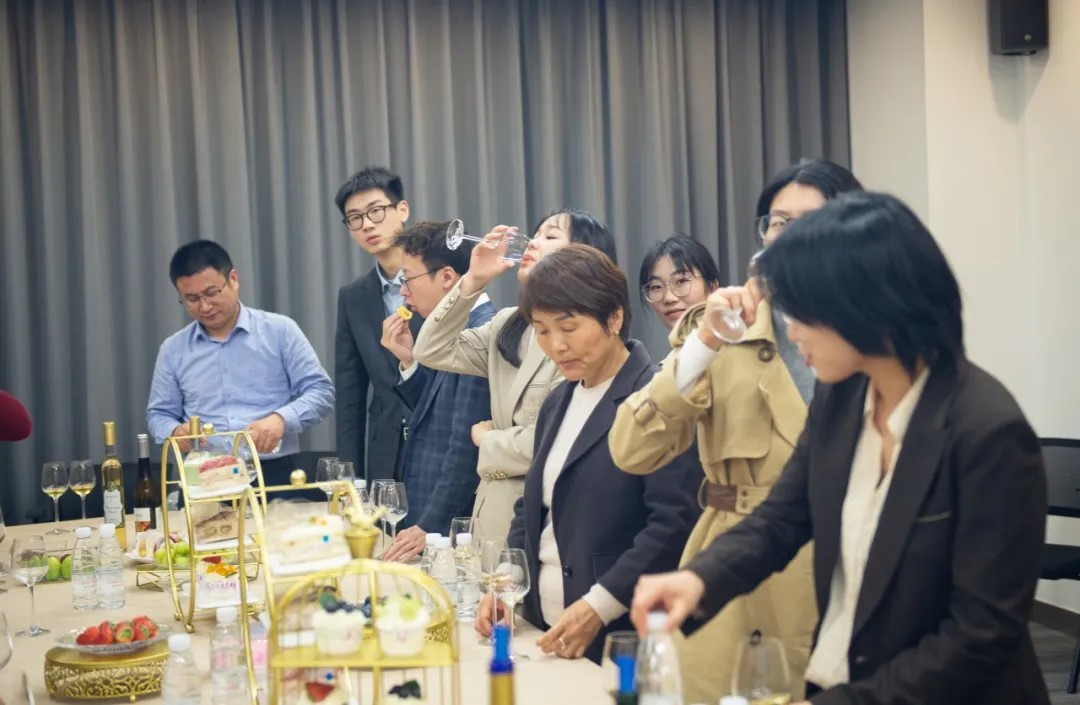 品酒识香，共赴好时光