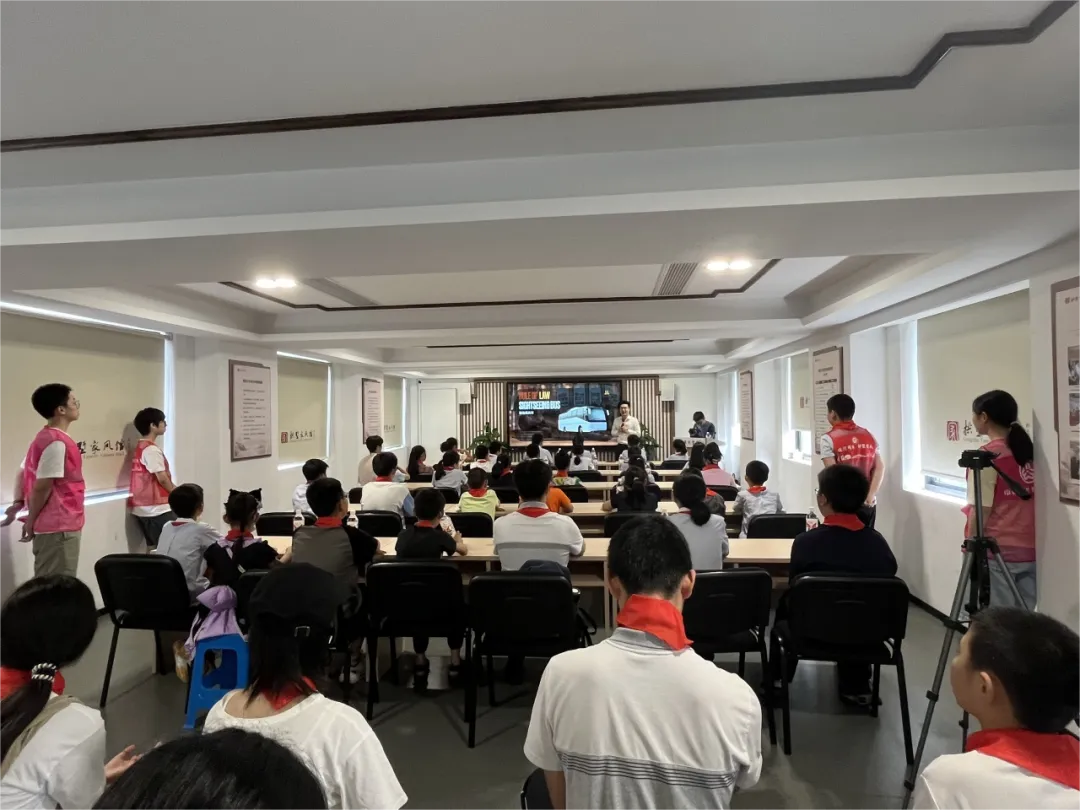 法治家风——三道杠走进浙大御跸社区